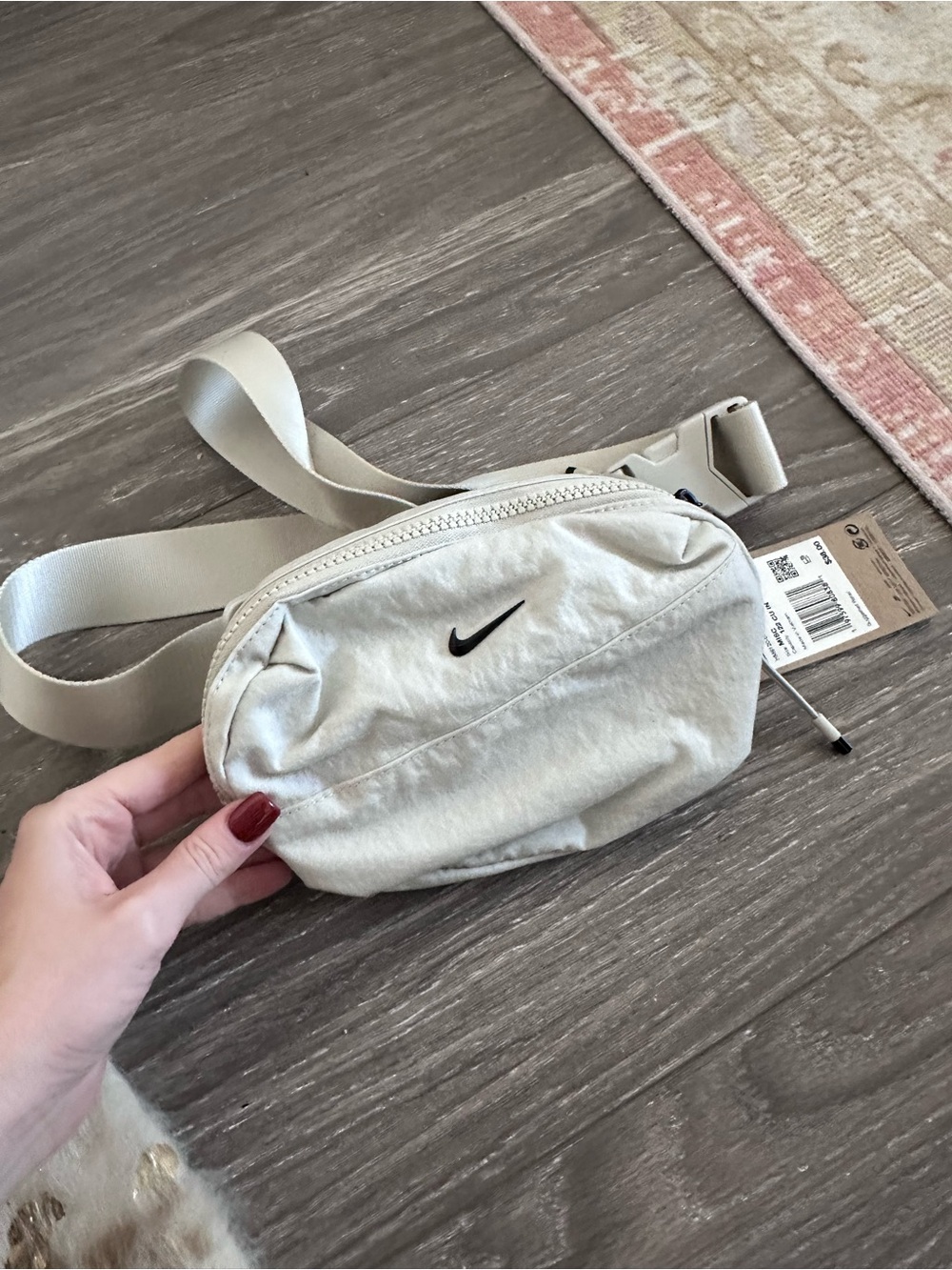 Nike Aura Crossbody Bag (2L) NWT IN LIGHT BONE AND BLACK - Picture 6 of 9